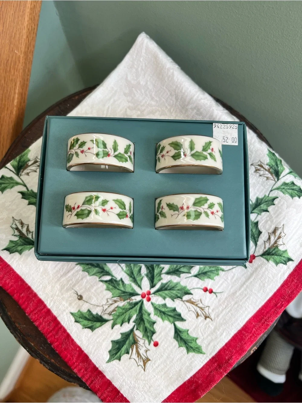 Lenox Holiday Napkin Rings, set of 4 in Gift Box.